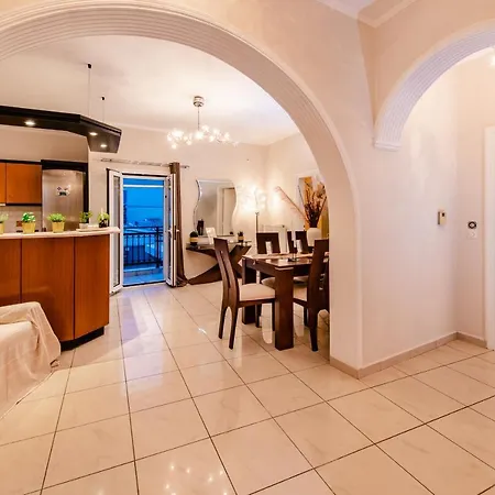 Yiannis Santorini * Φηρά